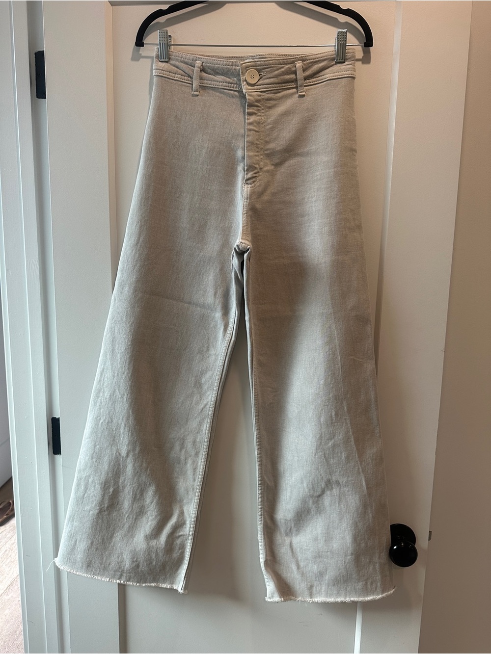 Zara women’s ecru color “the Marine Straight”Wide-Leg jeans